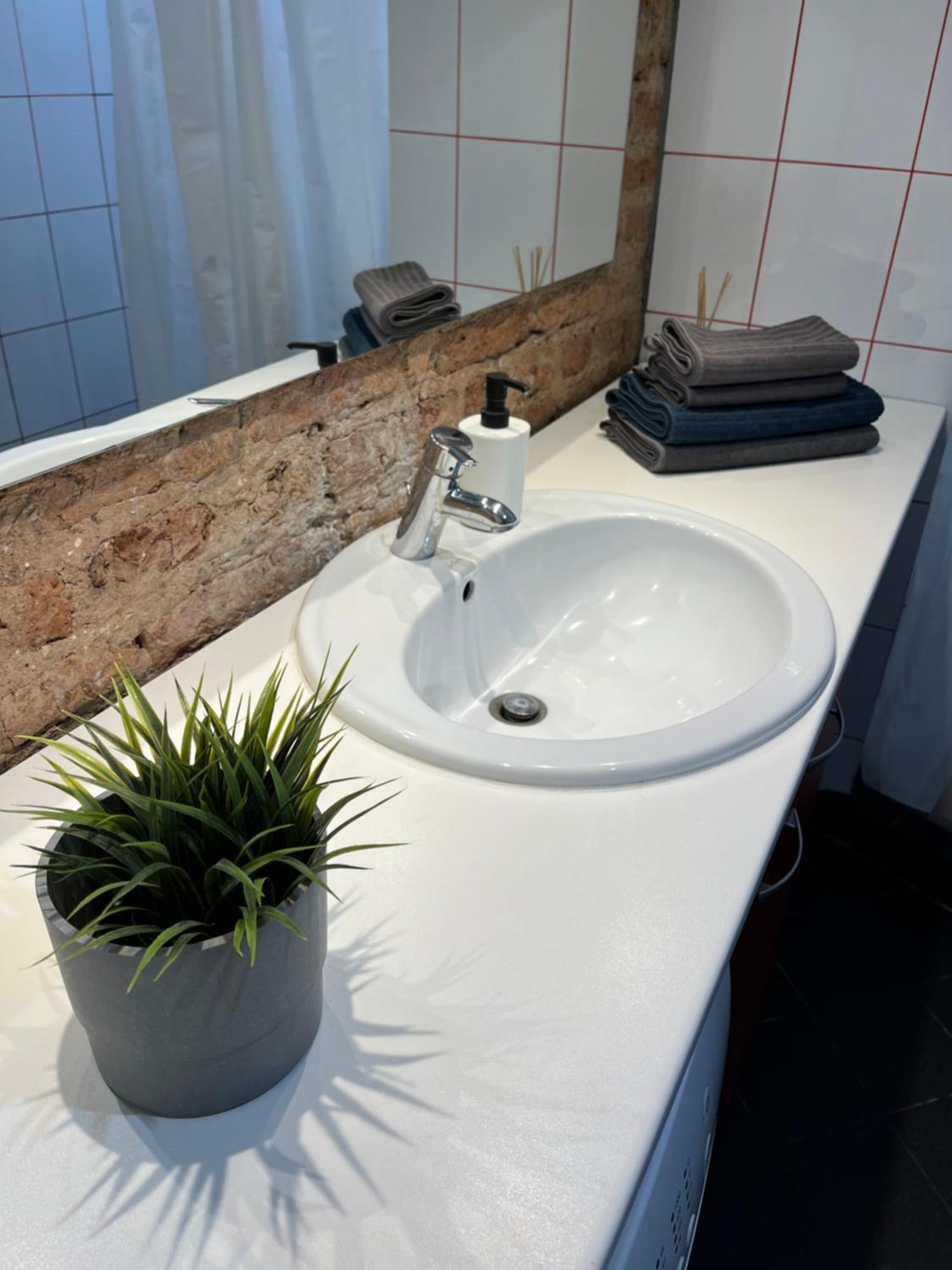 Old Studio Apartment Vilnius Luaran gambar